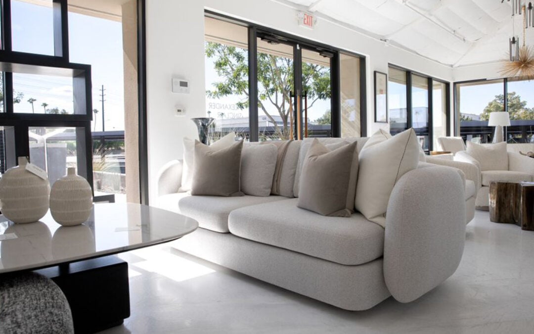 NEW ADRIANA HOYOS GALLERY IN SCOTTSDALE, ARIZONA